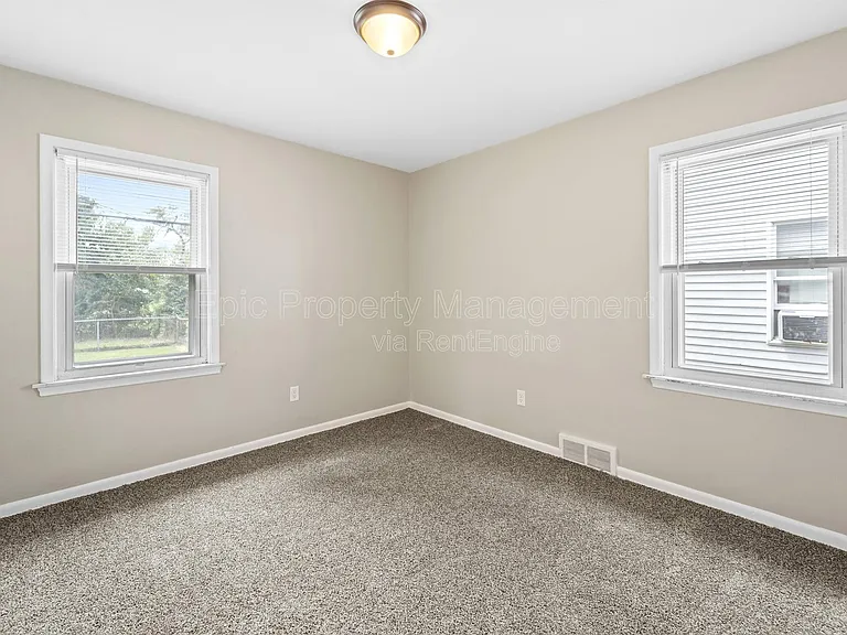 2121 Euclid St — Photo 11
