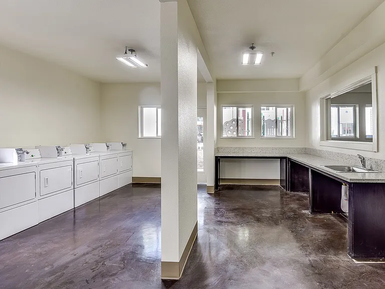 Vine Maple Apartments — Photo 5