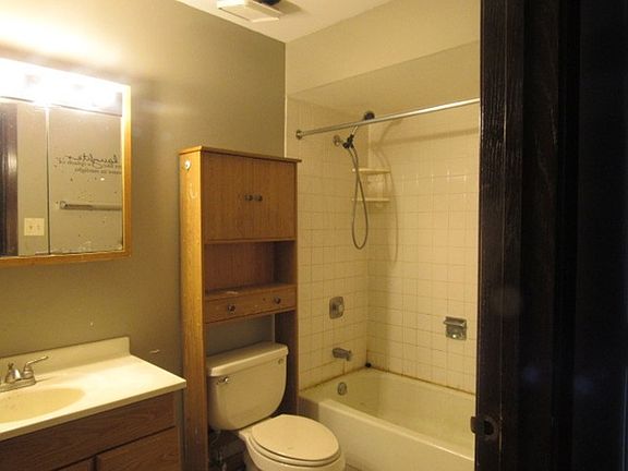 5th image of 13956 Waterbury Dr #905