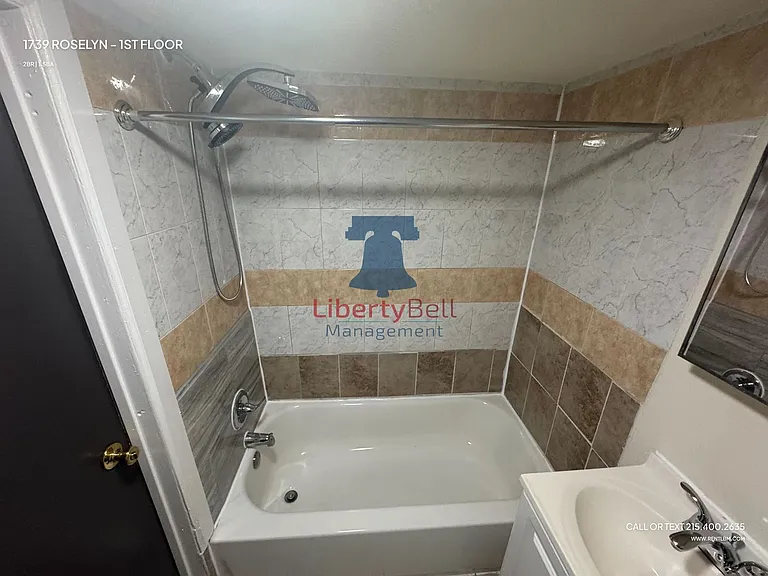 1739 Roselyn St — Photo 8