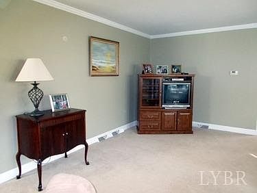5th image of 2144 Laurel Ln