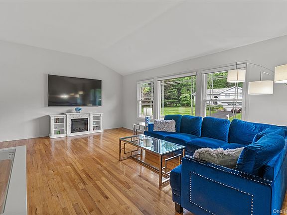 3rd image of 224 Willow Drive