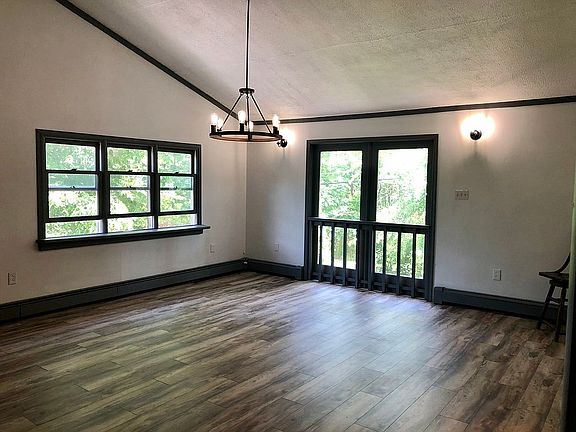 20' x 17' living room