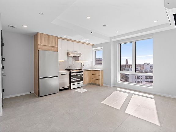 5th image of 13277 Metropolitan Ave #4A
