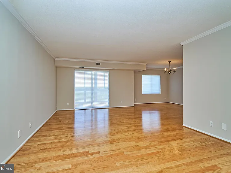 8360 Greensboro Dr #922 — Photo 2