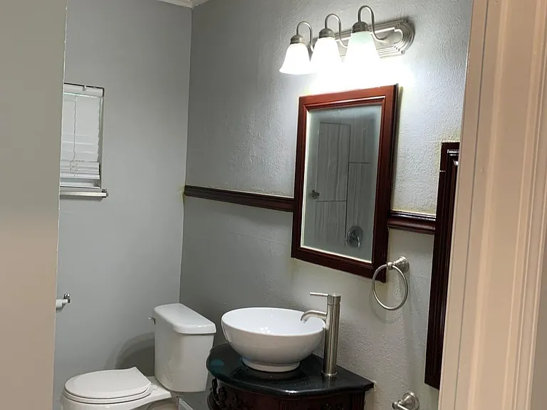 2616 E Admiral Blvd — Photo 4