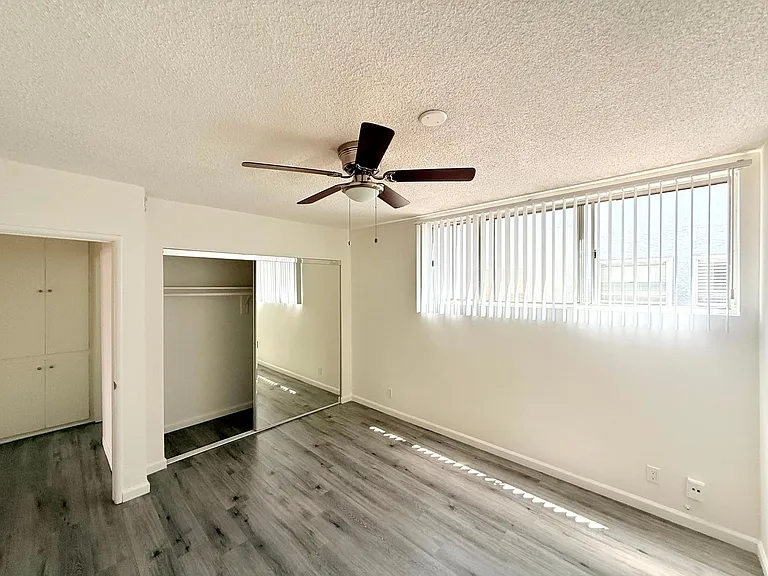 1029 N. Ardmore Avenue — Photo 13