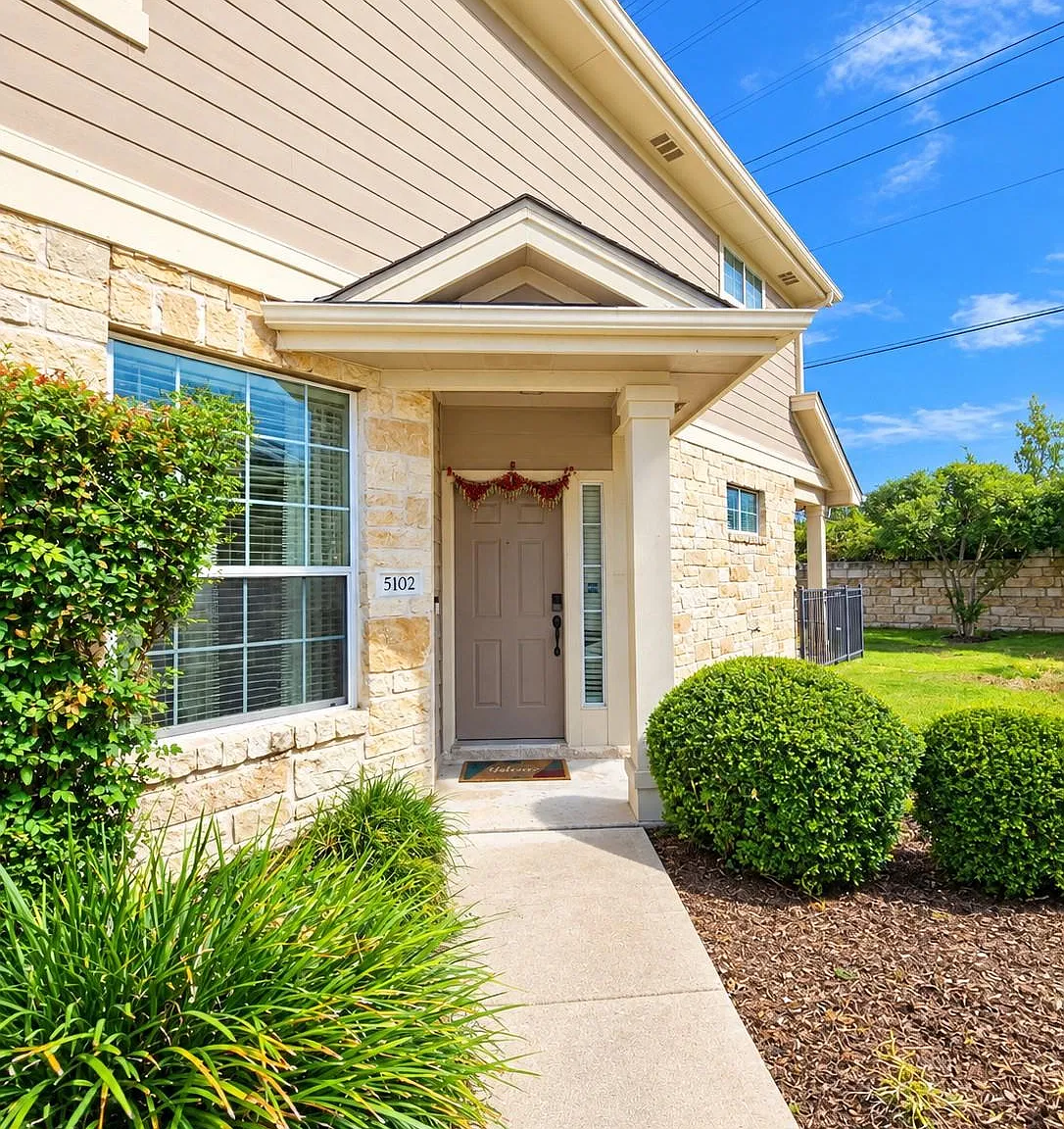 2 bed, 2.5 bath, 1558 sqft, $2,000 — Photo 1