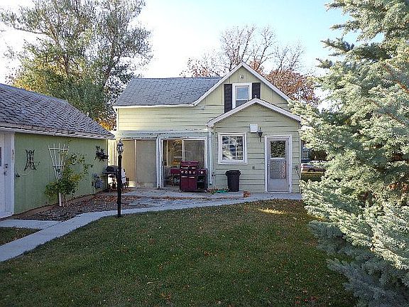 sunny back yard w/ RV hookup