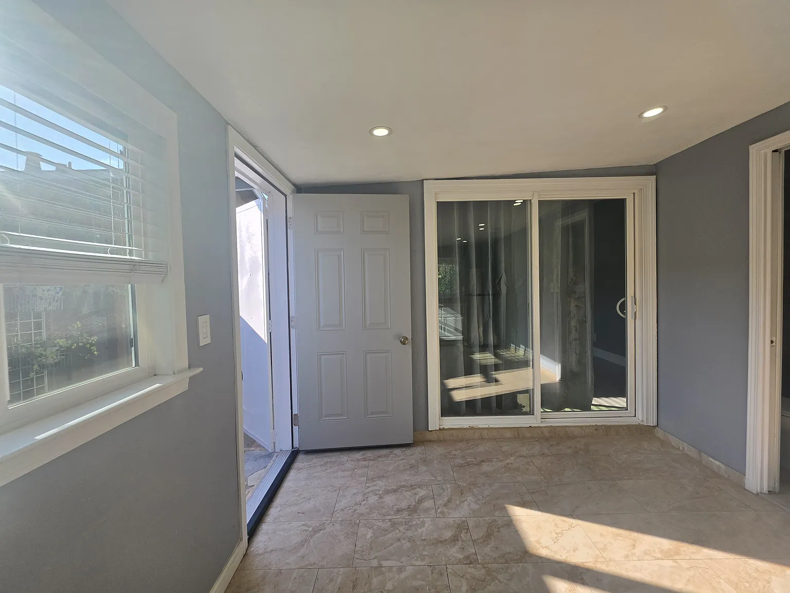 1 bed, 450 sqft, $2,100 — Photo 3