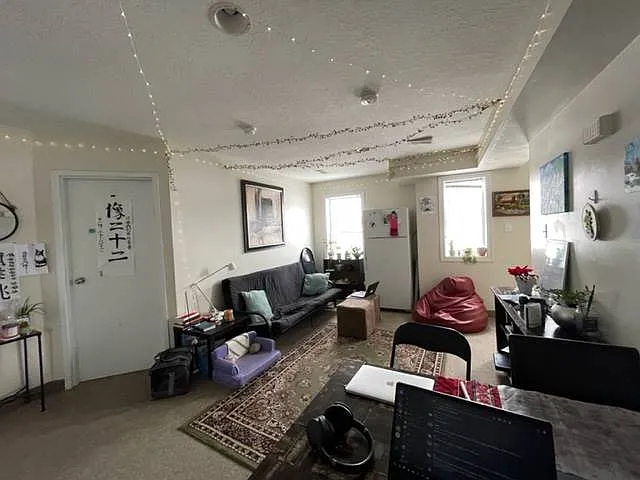 327 Spruce Street Waterloo — Photo 3