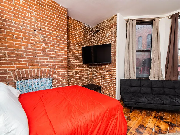 1100 Allegheny Ave — Photo 4