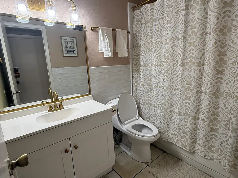 Full Bathroom
