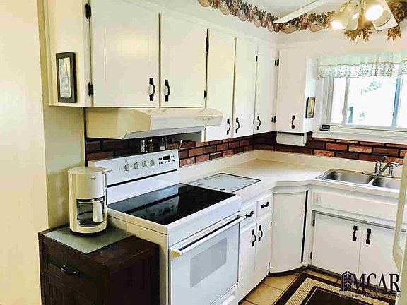 5th image of 3557 1st St