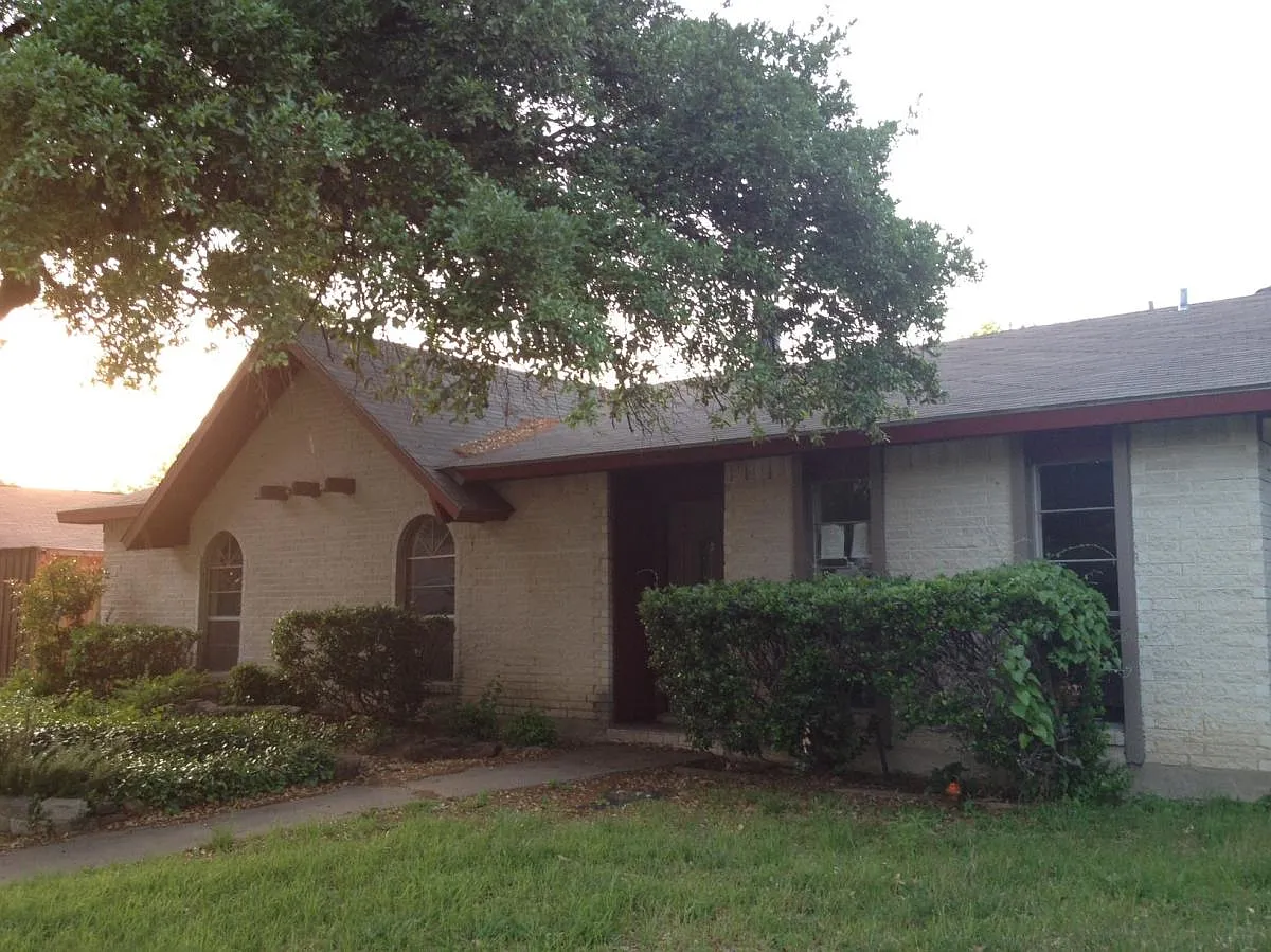 3 bed, 1861 sqft, $2,145 — Photo 2