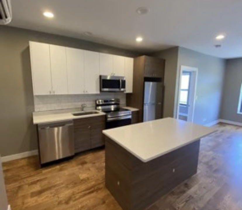 1st image of 4526 S Drexel Blvd #103M