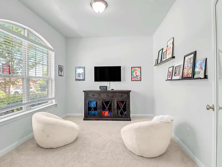 11126 Pomona Park Dr — Photo 3