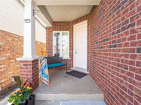 3rd image of 10 Sandybay Ave