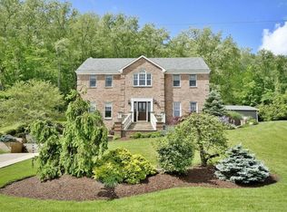 2 Kings Ln, Venetia, PA 15367
