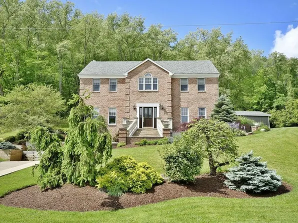 2 Kings Ln, Venetia, PA 15367