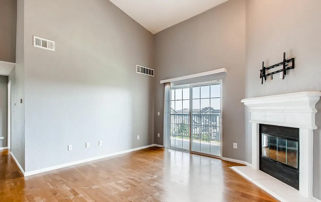 2 bed, 1214 sqft, $2,049 — Photo 2