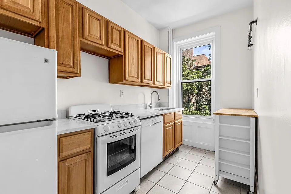 909 Union Street — Photo 2