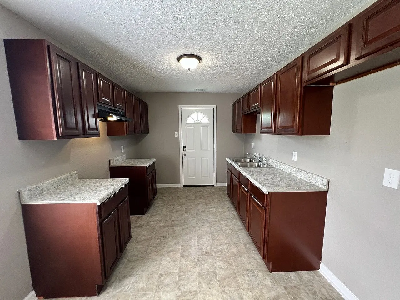 2618 Mirror Ave — Photo 3