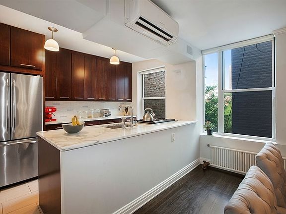 4th image of 267 E 7th St APT 4