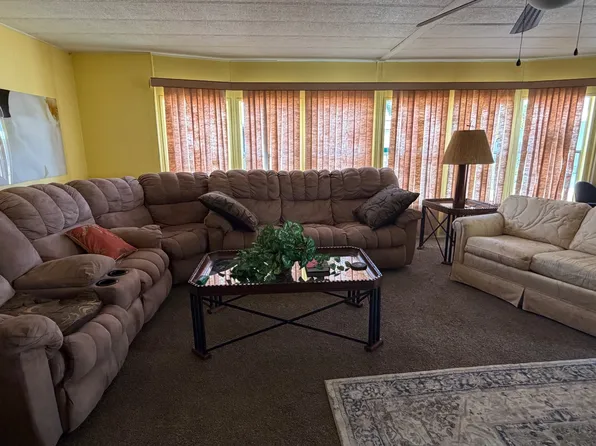 909 Calamondin Ct, North Fort Myers, FL 33917
