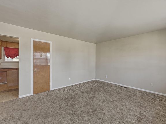 3rd image of 2836 SW Sunset Rd