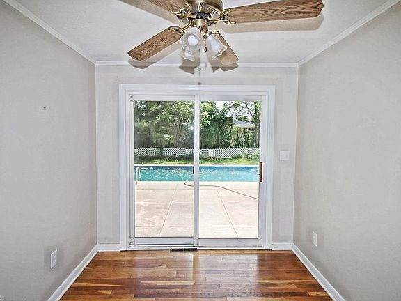 4th image of 1438 Hagey Dr