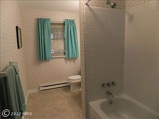 3rd image of 2004 Maplewood Dr