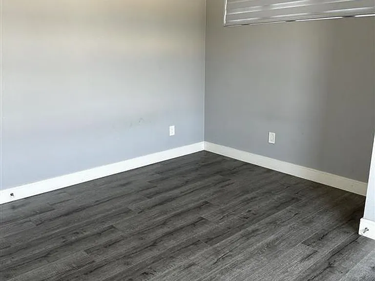 1147-1149 Tamarind Ave — Photo 3