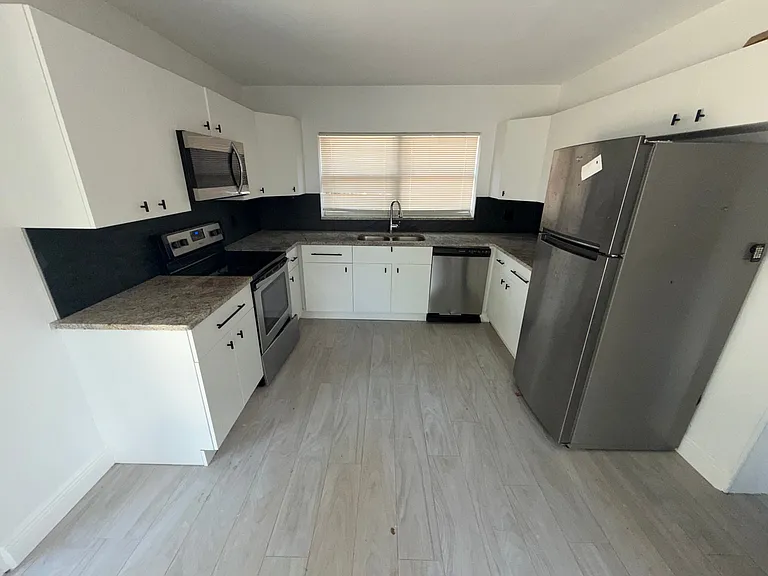 4713 W Knights Ave — Photo 6