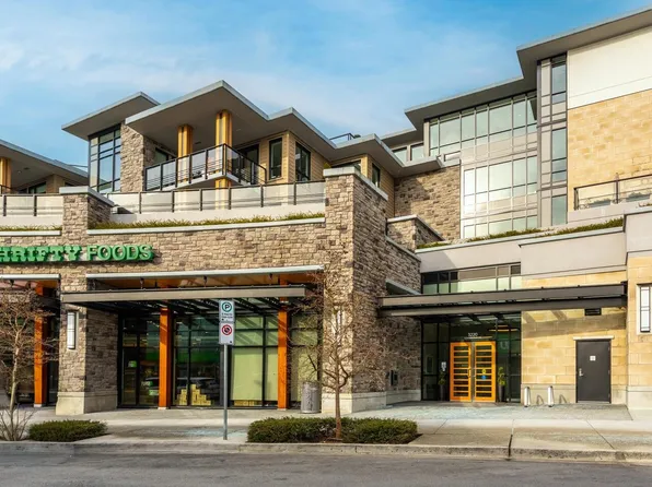 3220 Connaught Cres #302, North Vancouver, BC V7R 0A5