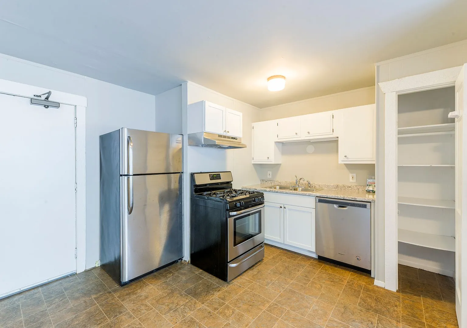 1435 Washington St NE — Photo 3
