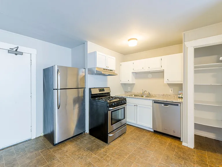 1435 Washington St NE — Photo 7