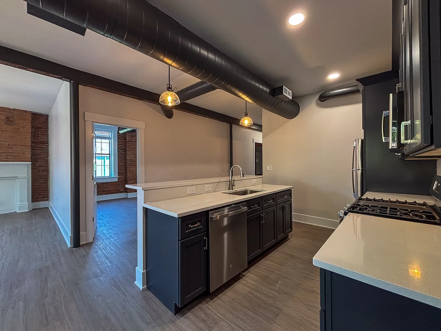 2 bed, 1355 sqft, $2,550 — Photo 3