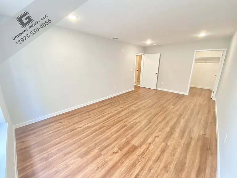 425 11th Ave #204 — Photo 6