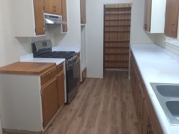 Super clean kitchen with pantry