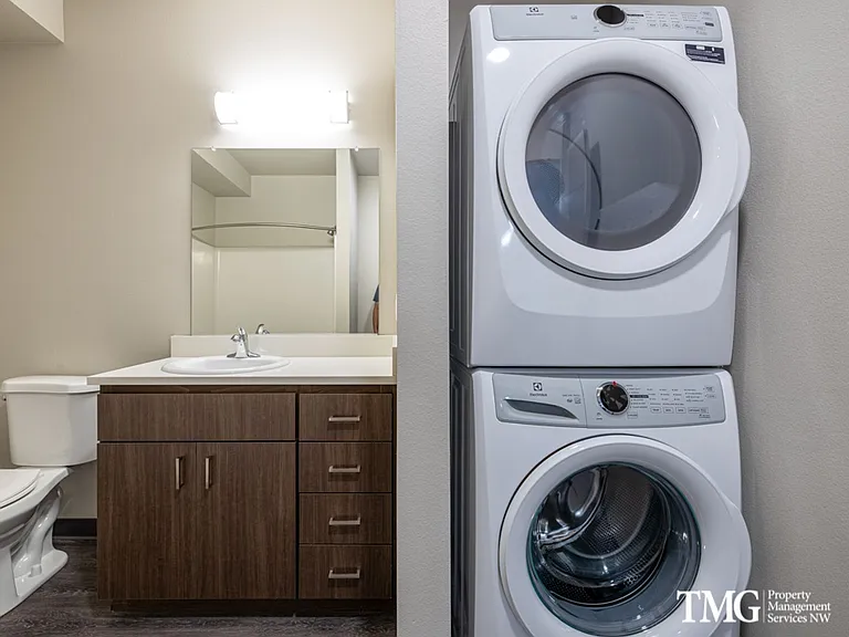 Market Village Apartments — Photo 8