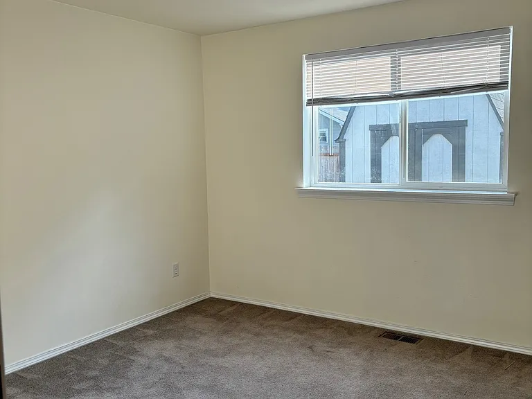 1020 Academy St — Photo 20