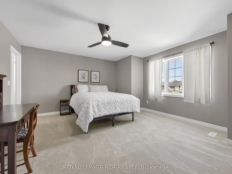 375 Russell St — Photo 16