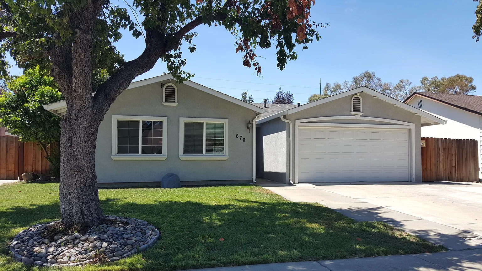 676 Oriole Ave photo 1