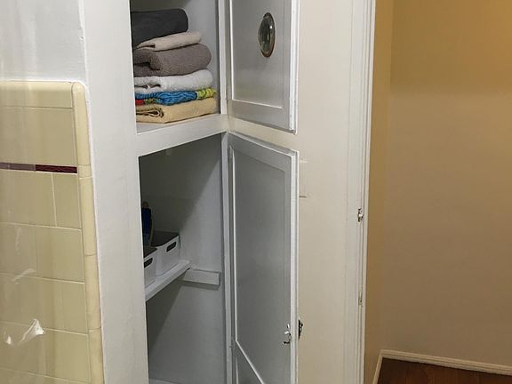 4th image of 2611 Jeffries Ave