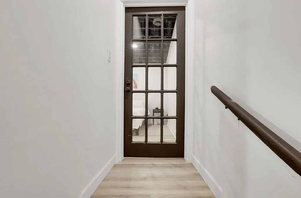 145 East Livingston Unit C — Photo 2