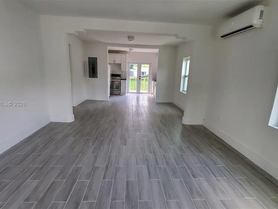 560 NW 53rd St