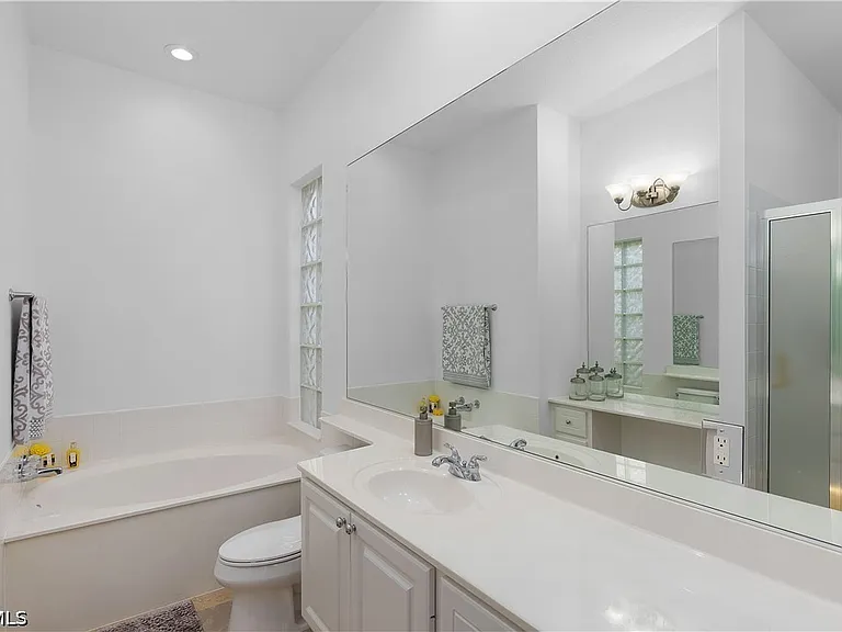 7983 Valentina Ct — Photo 32