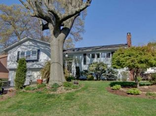 272 Summit Dr, Cranston, RI 02920