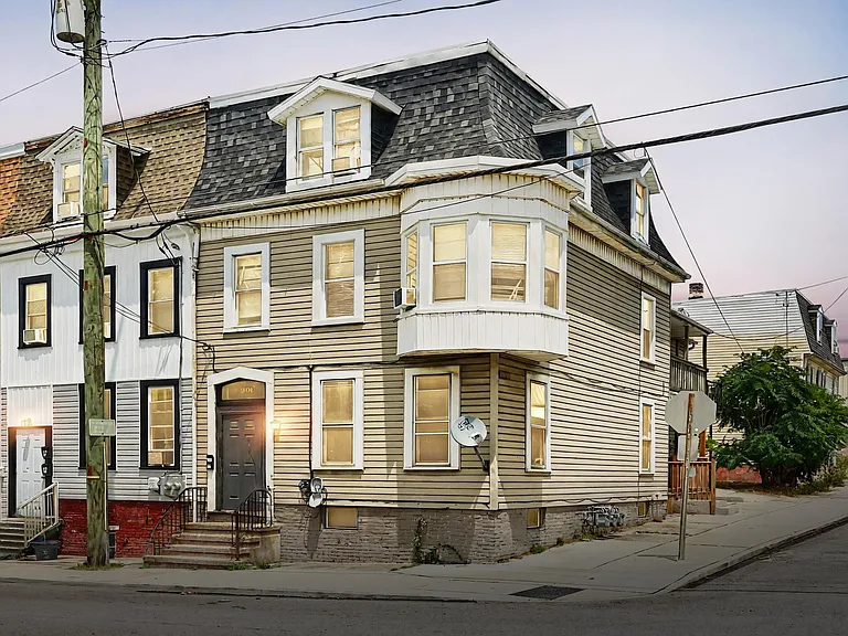 301 N Queen St #1 — Photo 1